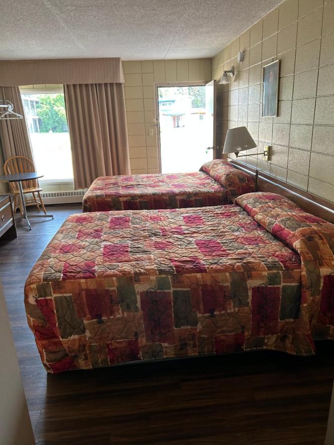 Goodknight Inn Ллойдминстер Экстерьер фото