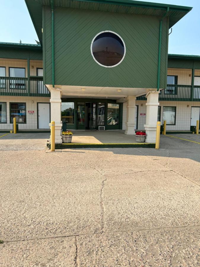 Goodknight Inn Ллойдминстер Экстерьер фото